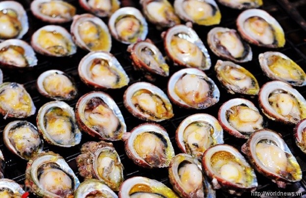 Bào ngư nướng – Đặc sản “lạ” níu chân thực khách Phú Quốc